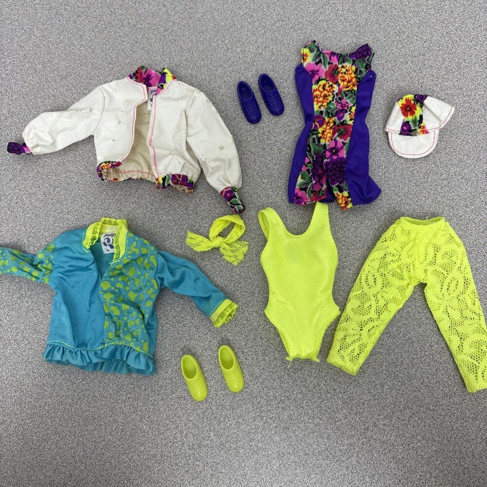 Vintage Mattel Barbie Rollerblade Fashions 1991, Neon Green & White W/ Purple